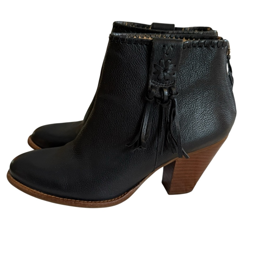 Like New Jack Rodgers Black Leather Ankle Boot Side Tassel Back Zip 3.5” Heel 8M